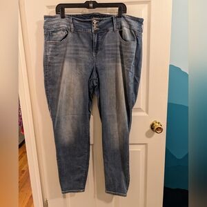 Torrid faded, skinny jeans with three buttons and zipper, size 22R
